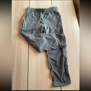Lululemon joggers ladies size 10, lulu joggers in a soft green colour